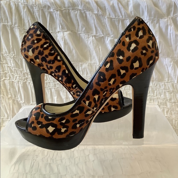 Vía Spiga Leopard Pumps - Picture 1 of 8